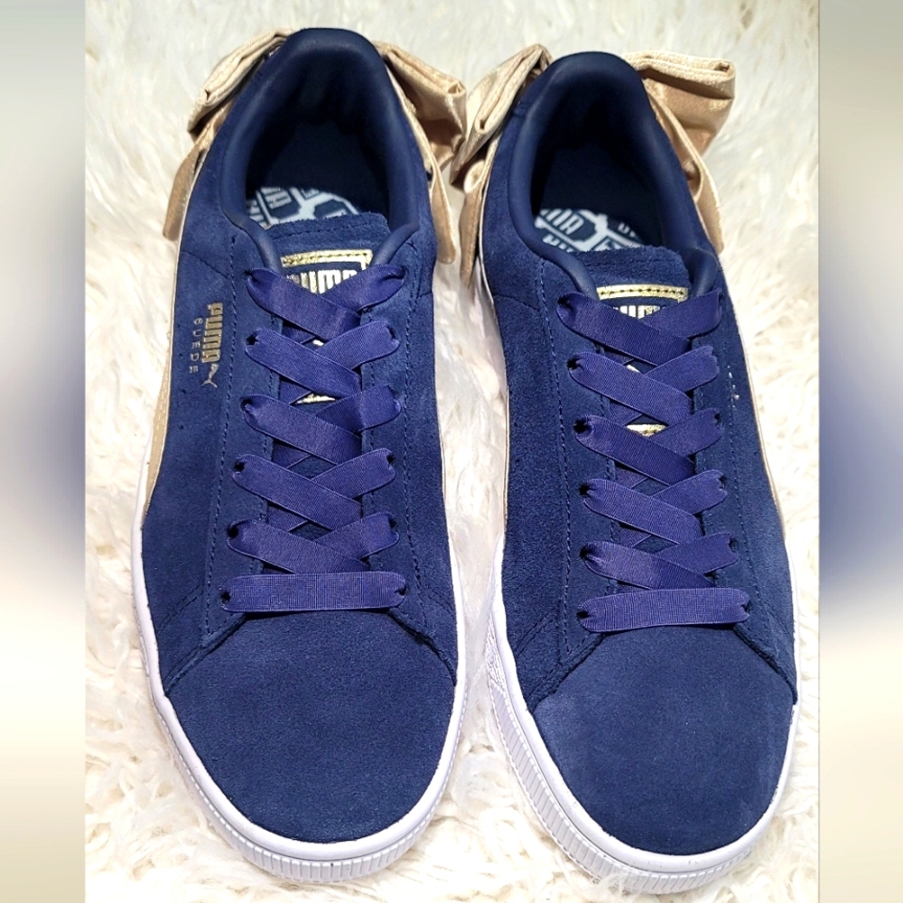 Women blue suede Pumas/New without box - Picture 2 of 6